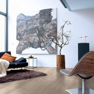 ЛАМИНАТ QUICK-STEP PERSPECTIVE UF1304 ДУБ СВЕТЛО-СЕРЫЙ ЛАКИРОВАННЫЙ